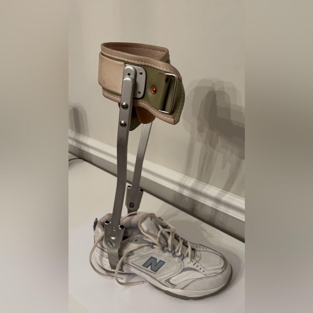 New Balance Metal leather brace (right leg )